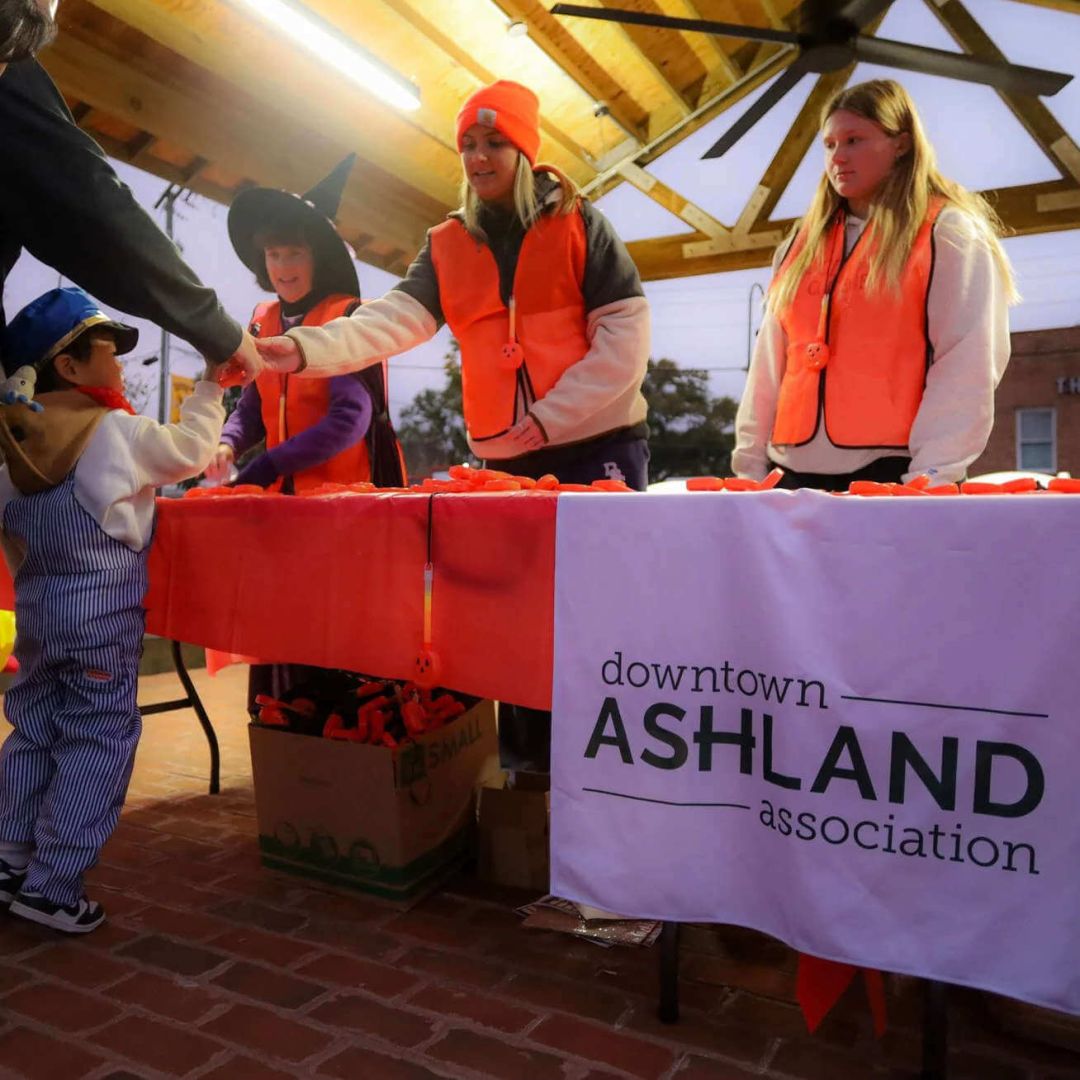 10/31: Kids Trick-or-Treat + Scavenger Hunt in Ashland